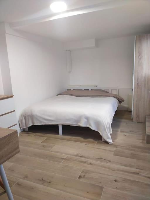 Ferienwohnung 2 Piece Avec Terrasse Ensoleille Suresnes Exterior foto