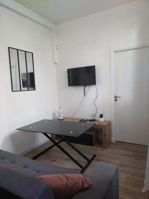 Ferienwohnung 2 Piece Avec Terrasse Ensoleille Suresnes Exterior foto