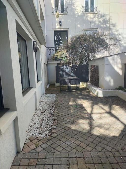 Ferienwohnung 2 Piece Avec Terrasse Ensoleille Suresnes Exterior foto